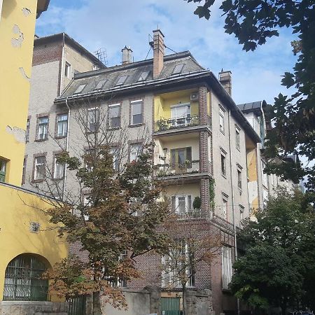 2 Bedroom Apartment Near Heroes Square Budapeste Exterior foto