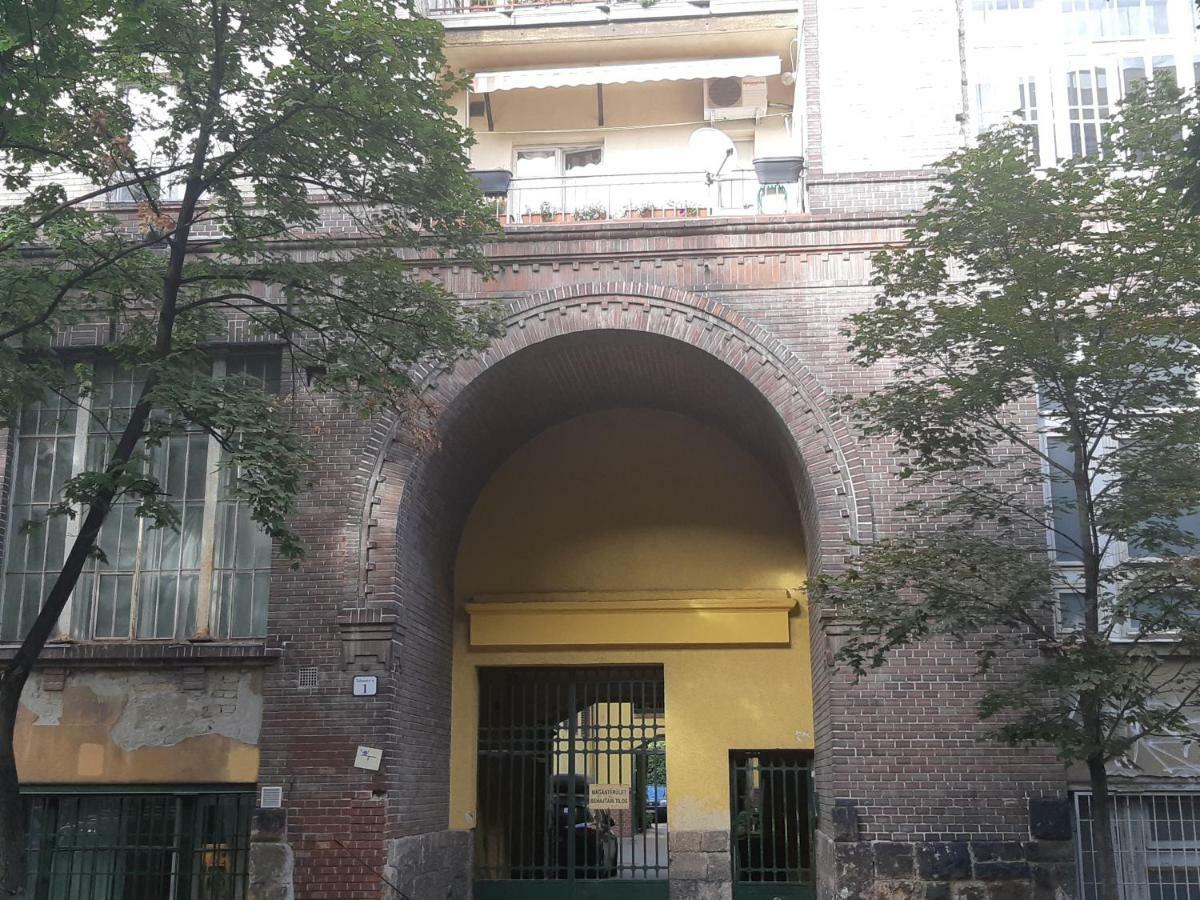 2 Bedroom Apartment Near Heroes Square Budapeste Exterior foto