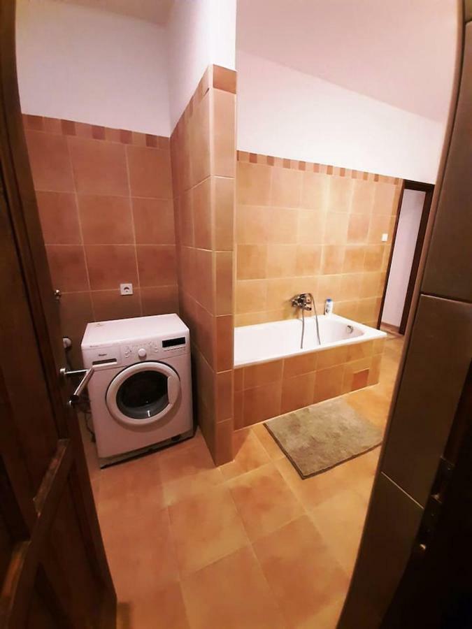 2 Bedroom Apartment Near Heroes Square Budapeste Exterior foto
