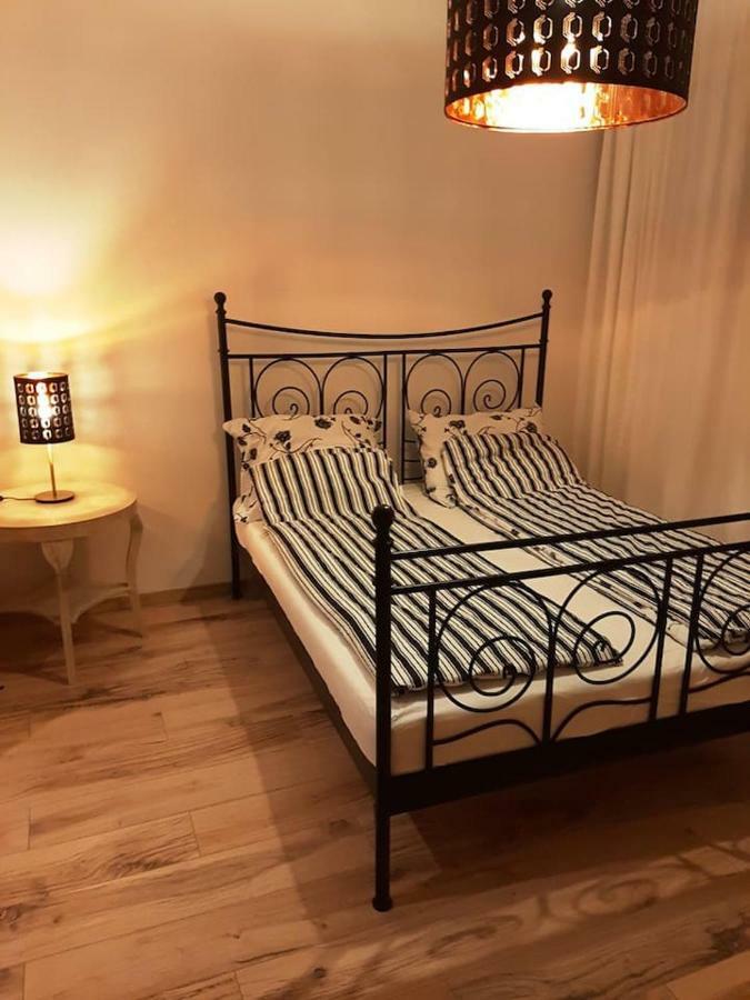 2 Bedroom Apartment Near Heroes Square Budapeste Exterior foto