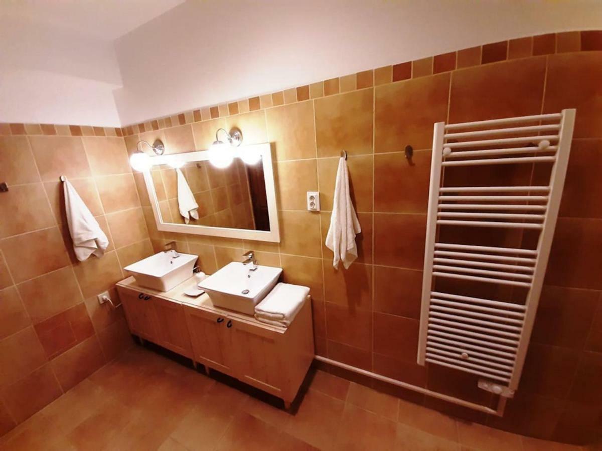 2 Bedroom Apartment Near Heroes Square Budapeste Exterior foto