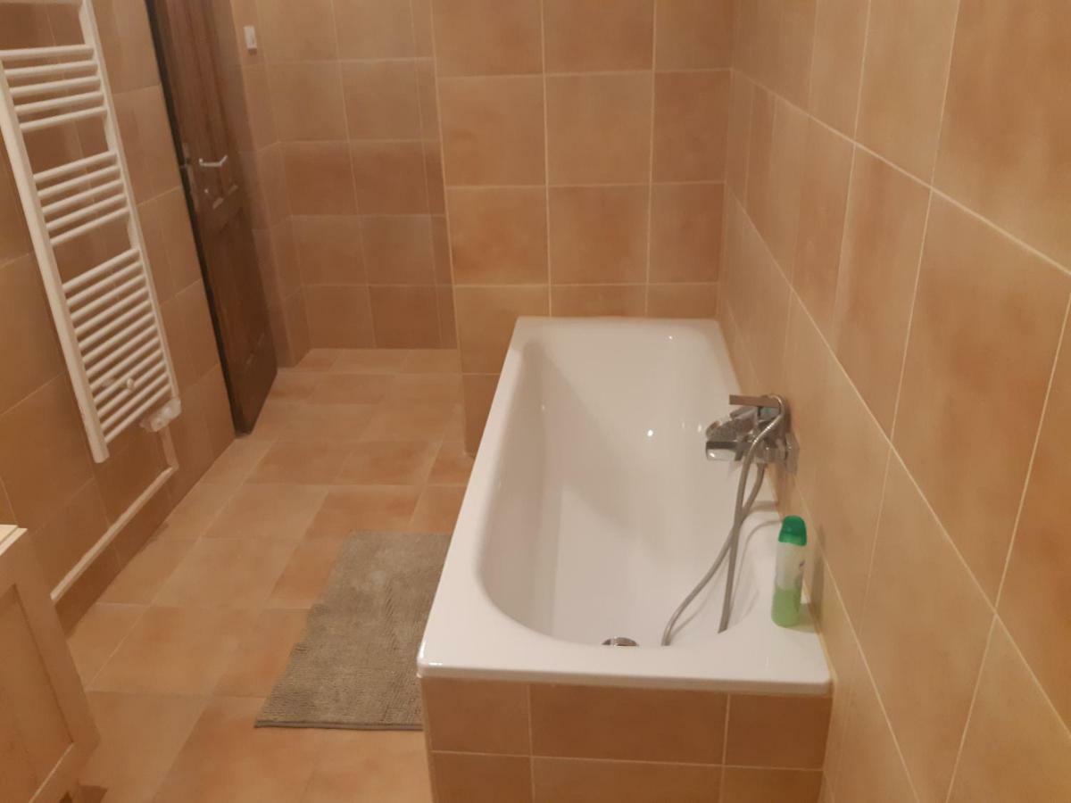 2 Bedroom Apartment Near Heroes Square Budapeste Exterior foto